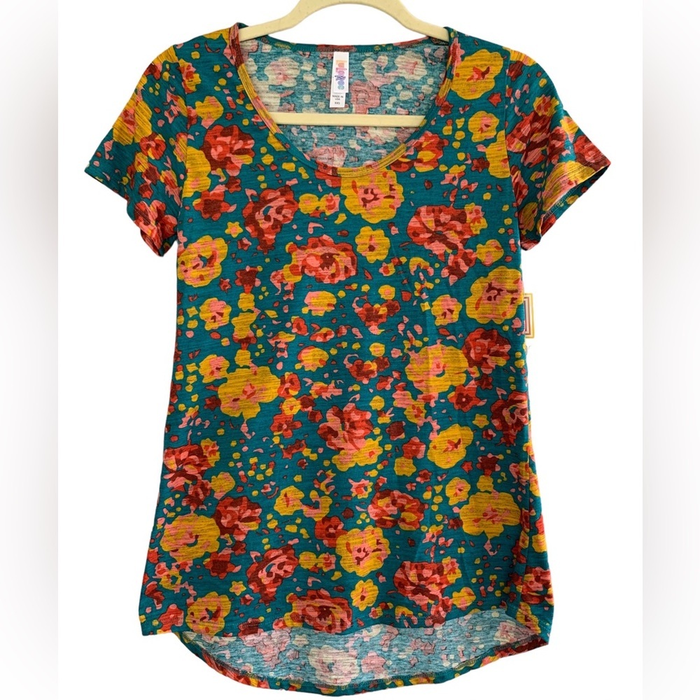 LulaRoe Floral Design Classic Tee Tulip hem Hi/Lo Scoop Neck